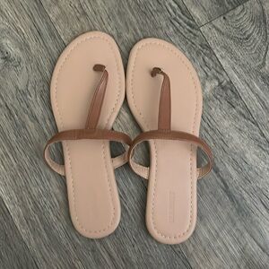 Old Navy size 9 women’s t strap sandal. Never worn